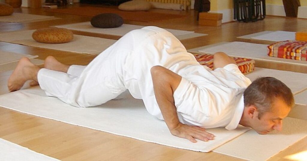 Sun Salutation – 12 Poses of Surya Namaskar Benefits